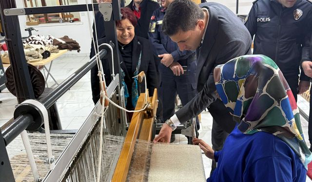 Kaymakam Akar, Boyalı Fengere Kadın Eli Tarımsal Kalkınma Kooperatifi'ni ziyaret etti