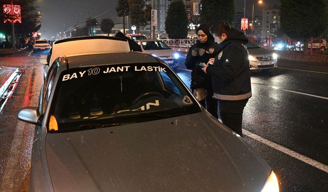 Kayseri Emniyet Müdürlüğü 3 bin 40 personelle yılbaşı mesaisi yaptı