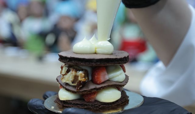 Kayseri'de 'Minik Şefler Mutfakta' etkinliğiyle çocuklar pasta yapımını deneyimledi