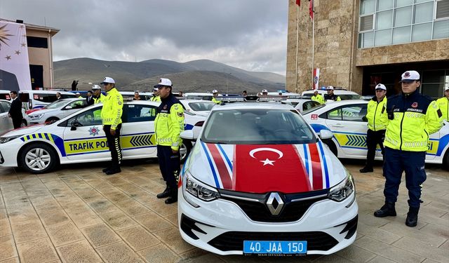 Kırşehir'de jandarma ve emniyet teşkilatına tahsis edilen 87 yeni araç hizmete alındı