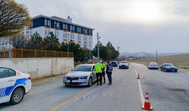 Kırşehir'de okul çevrelerinde 'şok uygulama' yapıldı