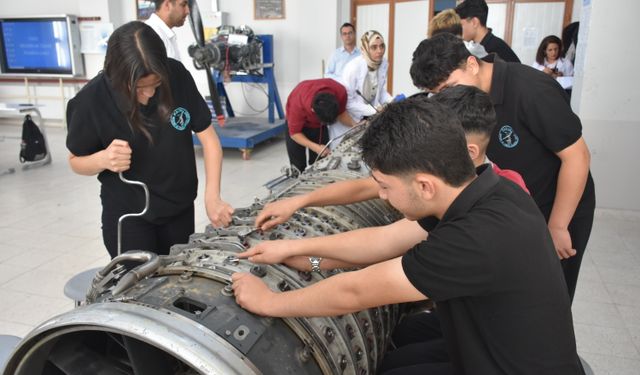 Konya'daki meslek lisesinde geleceğin uçak bakım teknisyenleri yetişiyor