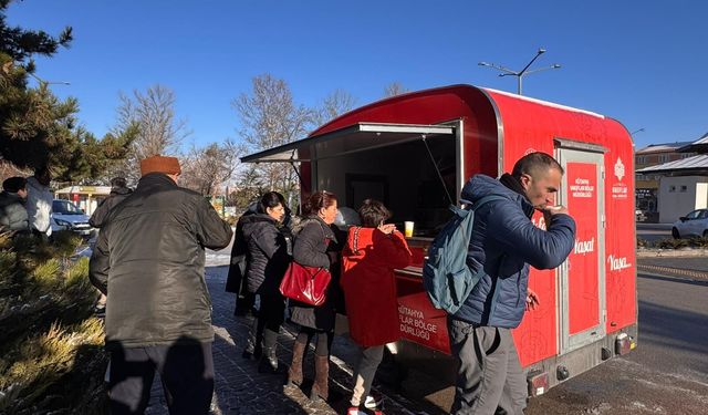 Kütahya Vakıflar Bölge Müdürlüğünden Eskişehir'de çorba ikramı