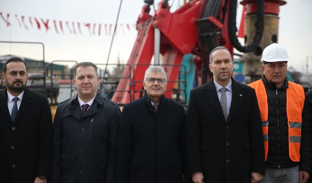 Niğde Valisi Çelik ile Belediye Başkanı Özdemir, yapımına başlanan alt geçitte incelemede bulundu