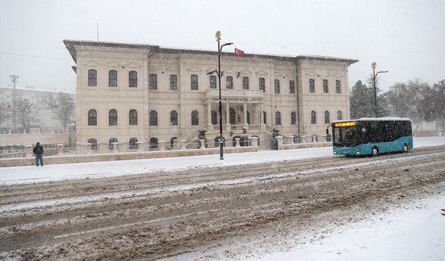 Sivas, Kayseri ve Yozgat'ta kar yağışı etkili oluyor