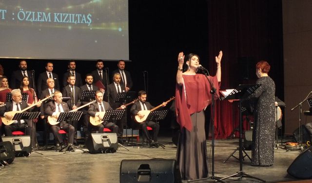 Sivas'ta Devlet THM Korosu ses sanatçıları 'Yüreklerde Akif' konseri düzenledi