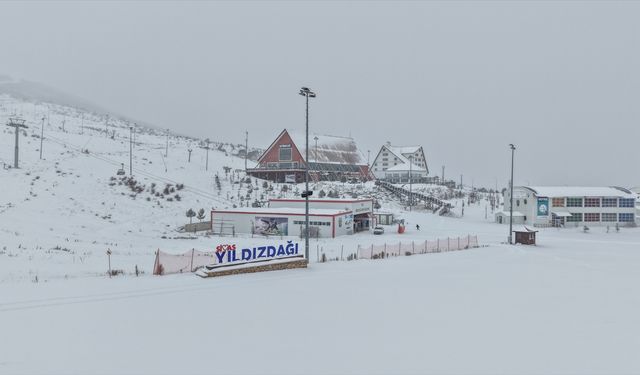 Sivas'ta Yıldız Dağı Kayak Merkezi'nde kar yağışı etkili oldu