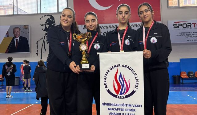 Sivrihisar'da lise öğrencileri masa tenisinde il şampiyonu oldu