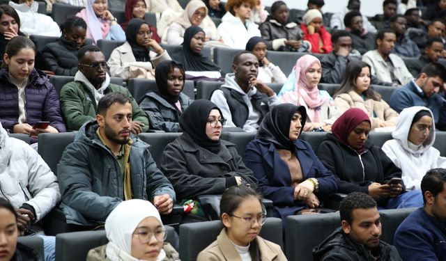 Yabancı üniversite öğrencileri Mevlana'yı Konya'da yakından tanıma imkanı buluyor