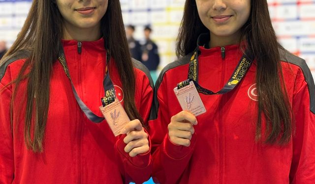 Yemişen kardeşler, Avrupa 17 Yaş Altı Badminton Şampiyonası'nda 3. oldu