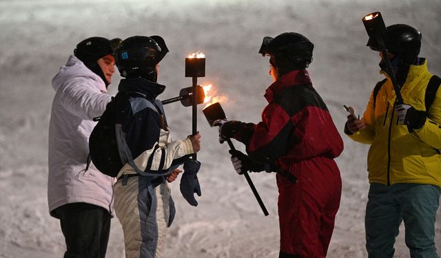 Yeni yıl nedeniyle Erciyes'te meşaleli etkinlik düzenlendi