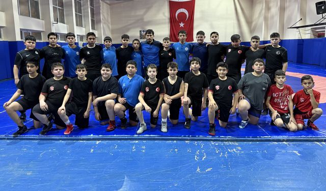 Yozgat'ta yeni şampiyon güreşçiler yetişiyor