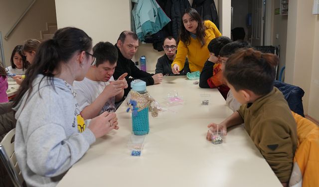 Özel çocuklar mum atölyesinde buluştu