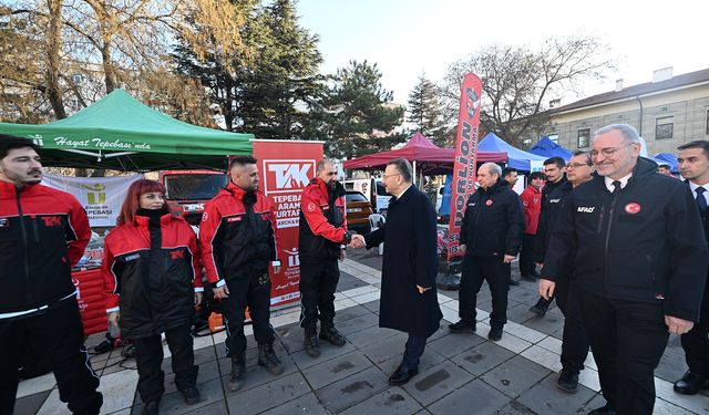 TAK ekibi Valilik Meydanı'nda çalışmalarını anlattı