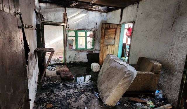 AK Parti Beypazarı İlçe Başkanı Etili, evi yanan kişiyi ziyaret etti