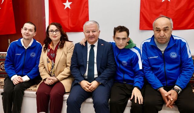 Aksaray Valisi Duru, Aksaray Bakım, Rehabilitasyon ve Aile Danışma Merkezini ziyaret etti