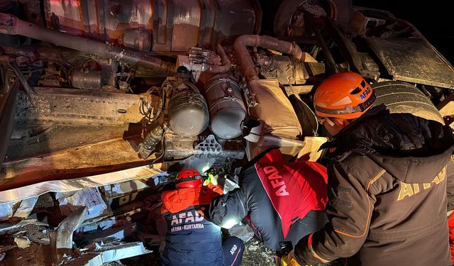 Aksaray'da devrilen tırın sürücüsü öldü