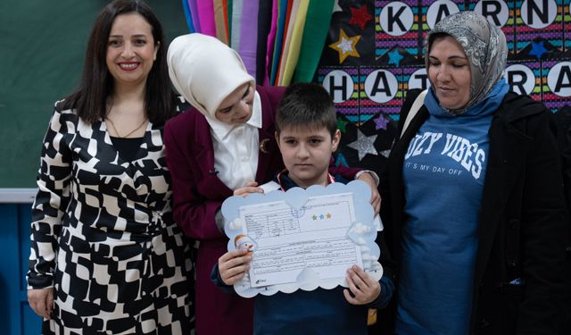 Bakan Göktaş, babası Pençe-Kilit Harekatı'nda şehit olan öğrencinin karne törenine katıldı: