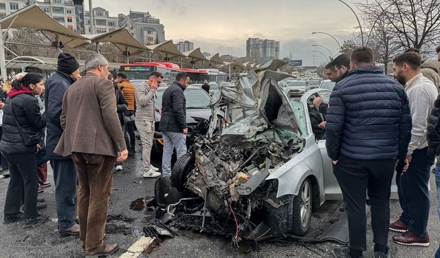 Başkentte otomobilin EGO otobüsü ve 2 araca çarptığı kazada 4 kişi yaralandı