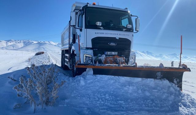 Büyükşehir Belediyesi ekipleri, 266 kırsal mahalle yolunu ulaşıma açtı