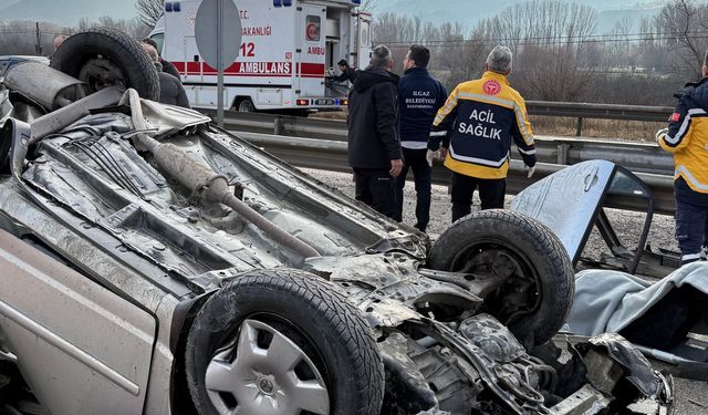 Çankırı'da otomobil ile tırın çarpıştığı kazada 1'i bebek 4 kişi yaralandı