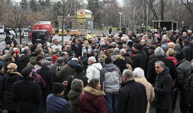 CHP'den emekli maaşlarına ilişkin TBMM önünde açıklama