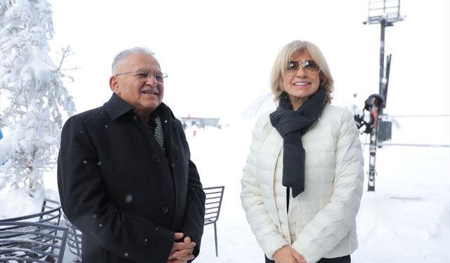 Eski Başbakan Çiller Erciyes'te tatil yapıyor