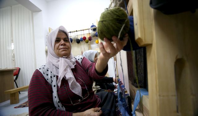 Halısı ile meşhur ilçede kadınlar 30 yıl sonra yeniden tezgah başına geçti