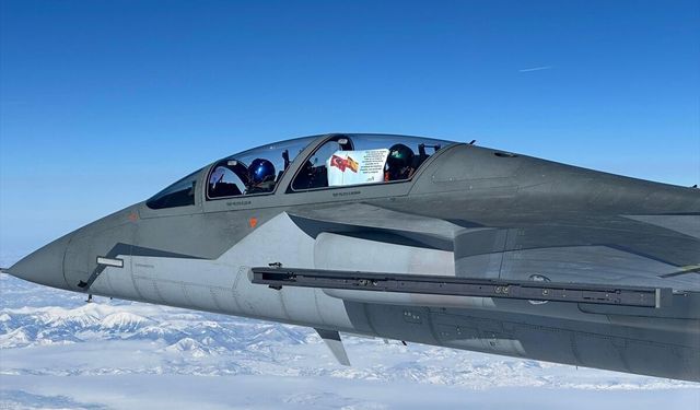 HÜRJET'ler İspanya'daki tren kazası kayıpları anısına uçtu