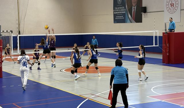 Karaman'da Okul Sporları Voleybol Grup Müsabakaları tamamlandı
