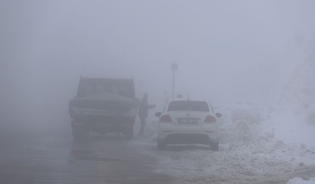 Karaman'da Sertavul Geçidi'nde sis etkili oluyor