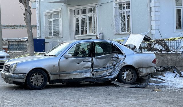 Karaman'da trafik kazasında 2 kişi yaralandı