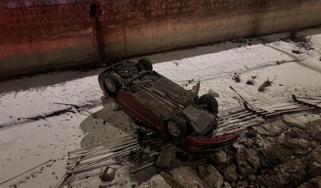 Kayseri'de kanala düşen otomobilin sürücüsü yaralandı