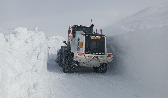 Kayseri'de tipi nedeniyle kapanan 22 mahalle yolunu açma çalışmaları sürüyor