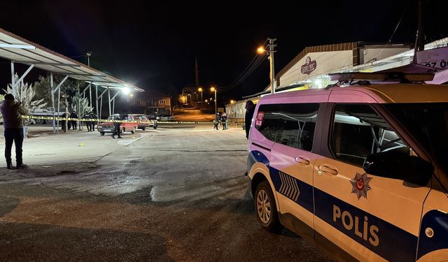 Kırıkkale'de çıkan kavgada bir kişi, tabancayla kazara kendini ve yeğenini yaraladı