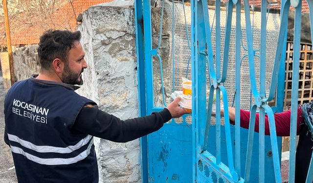 Kocasinan'da 'Gönül Kazan Projesi' ile 229 vatandaşın evine sıcak yemek ulaştırılıyor