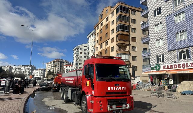 Konya'da çıkan apartman yangınında mahsur kalan anne ve iki çocuğu kurtarıldı