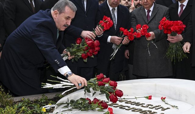 Muhsin Yazıcıoğlu, BBP'nin 33. kuruluş yıl dönümünde kabri başında anıldı