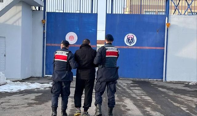 Nevşehir'de 24 yıl 15 ay hapis cezası bulunan hükümlü sahte ehliyetle yakalandı