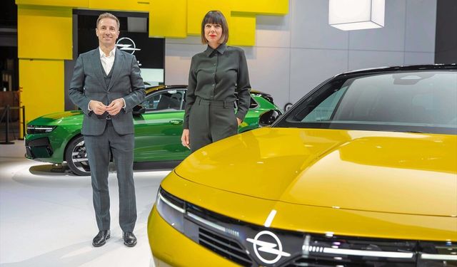 Opel Brüksel Otomobil Fuarı'nda yenilikçi ürün gamını tanıttı