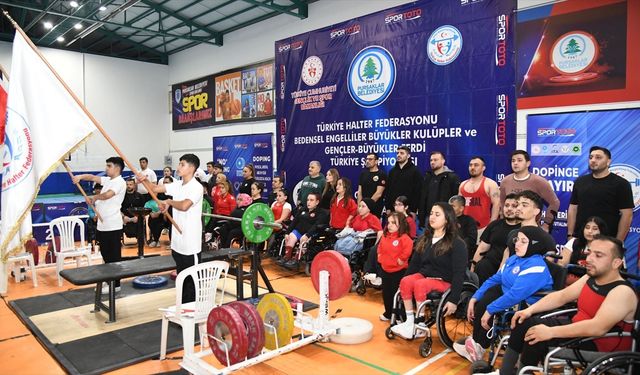 Pursaklar'da halter şampiyonası düzenlendi