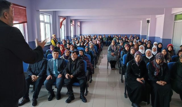 Sarıoğlan'da 'Ailem Benim Her Şeyim' semineri düzenlendi