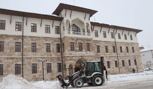 Sivas'ta kar yağışı ve soğuk hava etkili oluyor