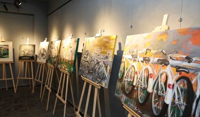 Talas Su Medeniyeti Galerisi'nde bisiklet temalı resim sergisi açıldı