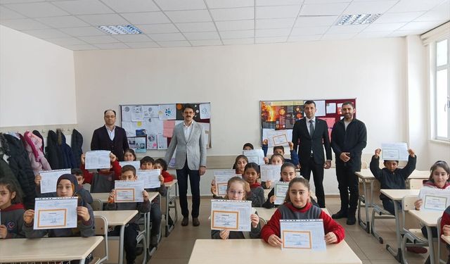 Ulaş'ta 882 öğrenci karne heyecanı yaşadı