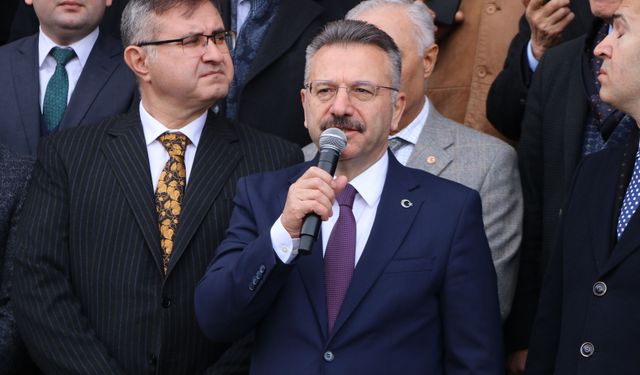 'Vali-mülkiye başmüfettişi' görevine atanan Hüseyin Aksoy, Eskişehir'den uğurlandı