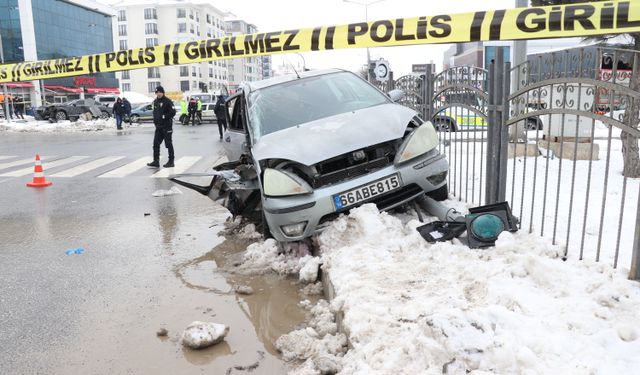 Yozgat'ta iki otomobilin çarpıştığı kazada yaralanan kişi hastanede hayatını kaybetti