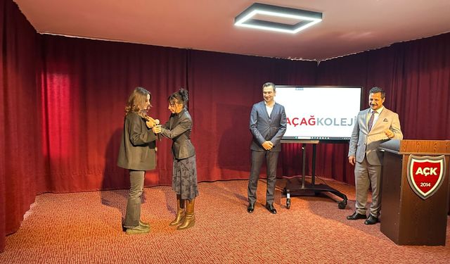 Ataçağ Koleji'nde Fark Yaratanlara ödüller