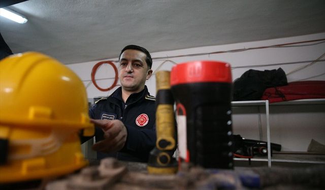 6 ŞUBAT DEPREMLERİNİN ÜÇÜNCÜ YILI - Niğdeli itfaiyeciler depremde kullandıkları ekipmanları anı olarak saklıyor