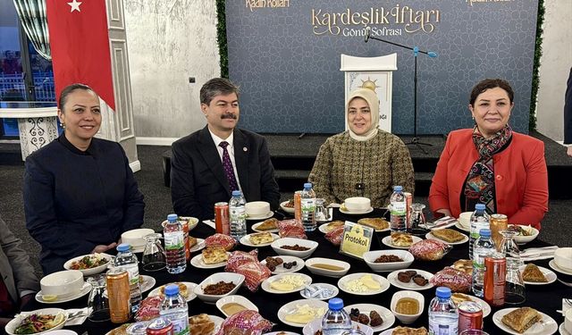 AK Parti Kadın Kolları Başkanı Ercan, Kırşehir'de 'Kardeşlik İftarı Gönül Sofrası' programına katıldı